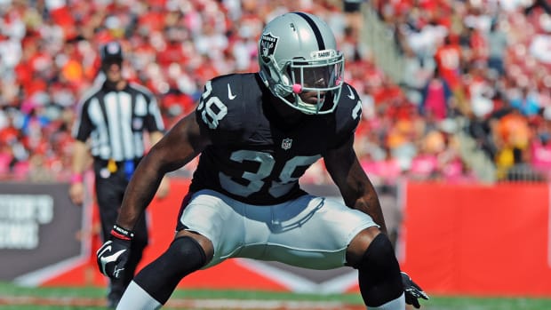tj-carrie-oakland-raiders-1300-halo.jpg